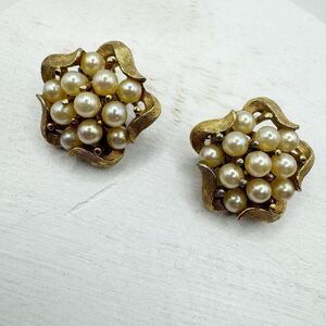 Panetta Pearl Cluster Flower Clip On Earrings Retro Mid Century Gold Tone Signed